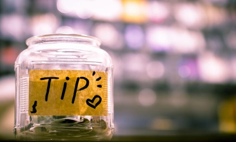 How Much to Tip in Dubai and Indonesia: A Comprehensive Traveler’s Guide